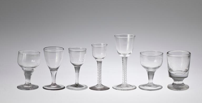 VINGLAS, 7 st olika, bla England, sent 1700-tal till tidigt 1800-tal.