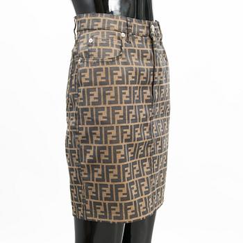 FENDI, KAKSI HAMETTA JA T-PAITA, koko 42(IT).