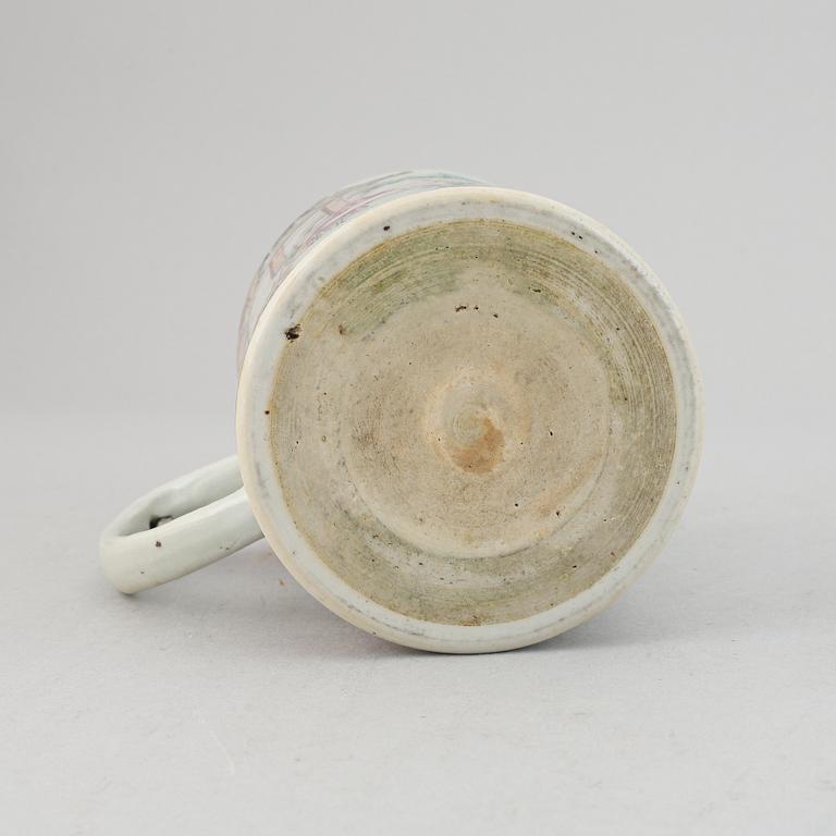 Mugg, kompaniporslin. Qingdynastin, Qianlong (1736-95).