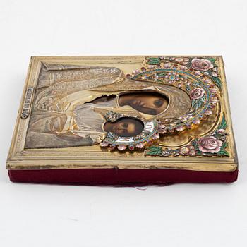 Ikon, med oklad i förgyllt silver och emalj, Ryssland 1896-1908.