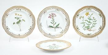 TALLRIKAR, 7 st, porslin. "Flora Danica", Kongl. dansk, Danmark. 1900-tal.