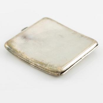 Etui, silver, Japan, 1900-talets första del. Vikt 112 gram.