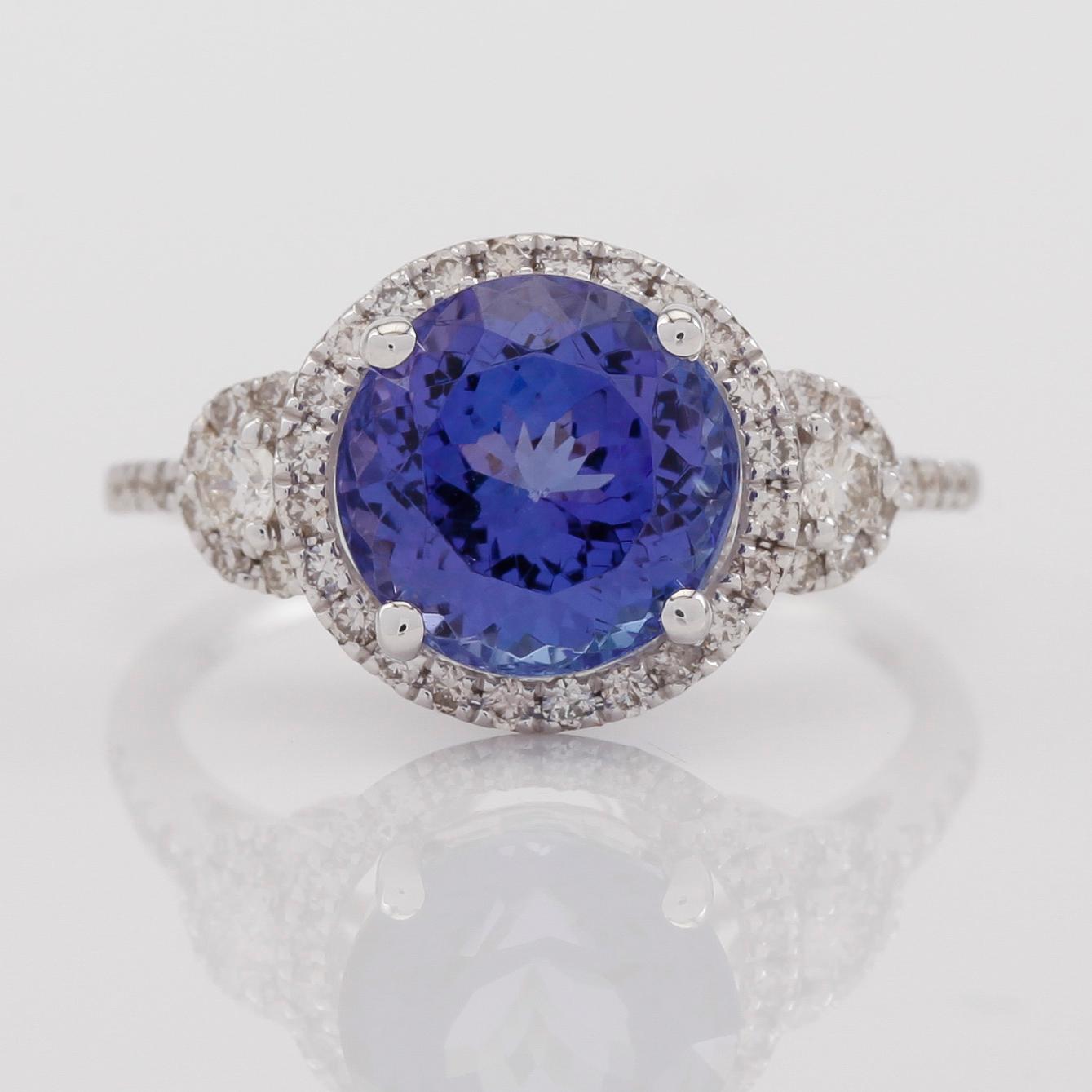 RING, 18K vitguld, diamanter tot ca 0.37 ct. och tanzanit ca 3.20 ct.