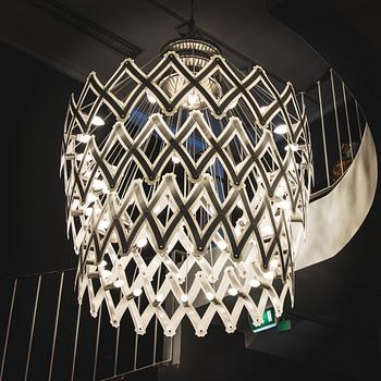 FLOYD PAXTON, A MODERN CHANDELIER. Serien Lighting Zoom XL Master pendant light, 3 elements. 2000s.