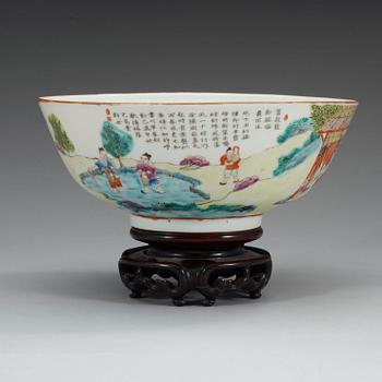 A large famille rose bowl, late Qing dynasty/early 20th Century, with Daoguang seal mark.