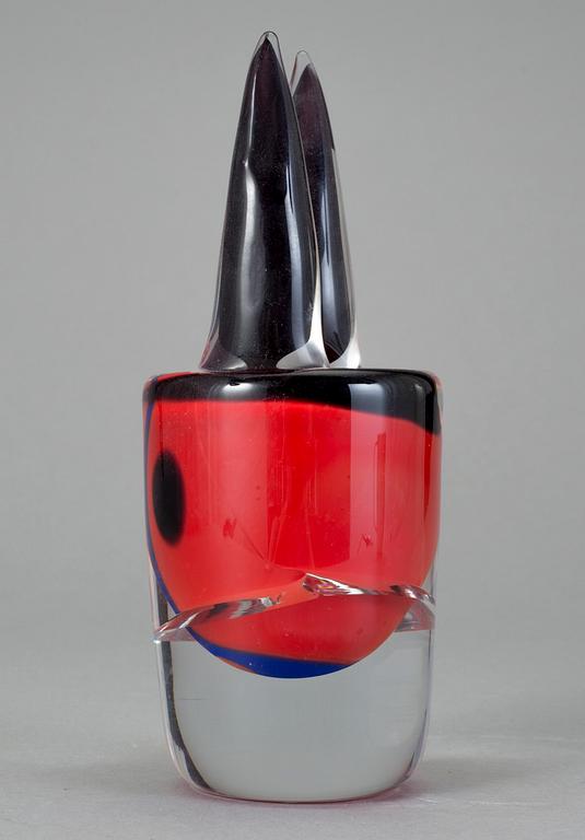 VAS, glas, "Tjur", Erik Höglund, Strömbergshyttan, signerad och daterad 1997.