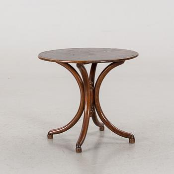 A THONET BENTWOOD TABLE FROM CA 1900.