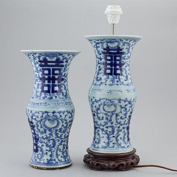 Two blue and white vases, one turned into table lamp, Qing dynasty, 19th century.