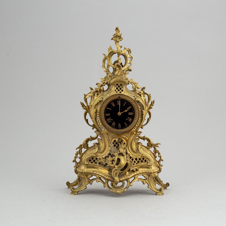 BORDSPENDYL, rokokostil, 1900-talets första hälft.