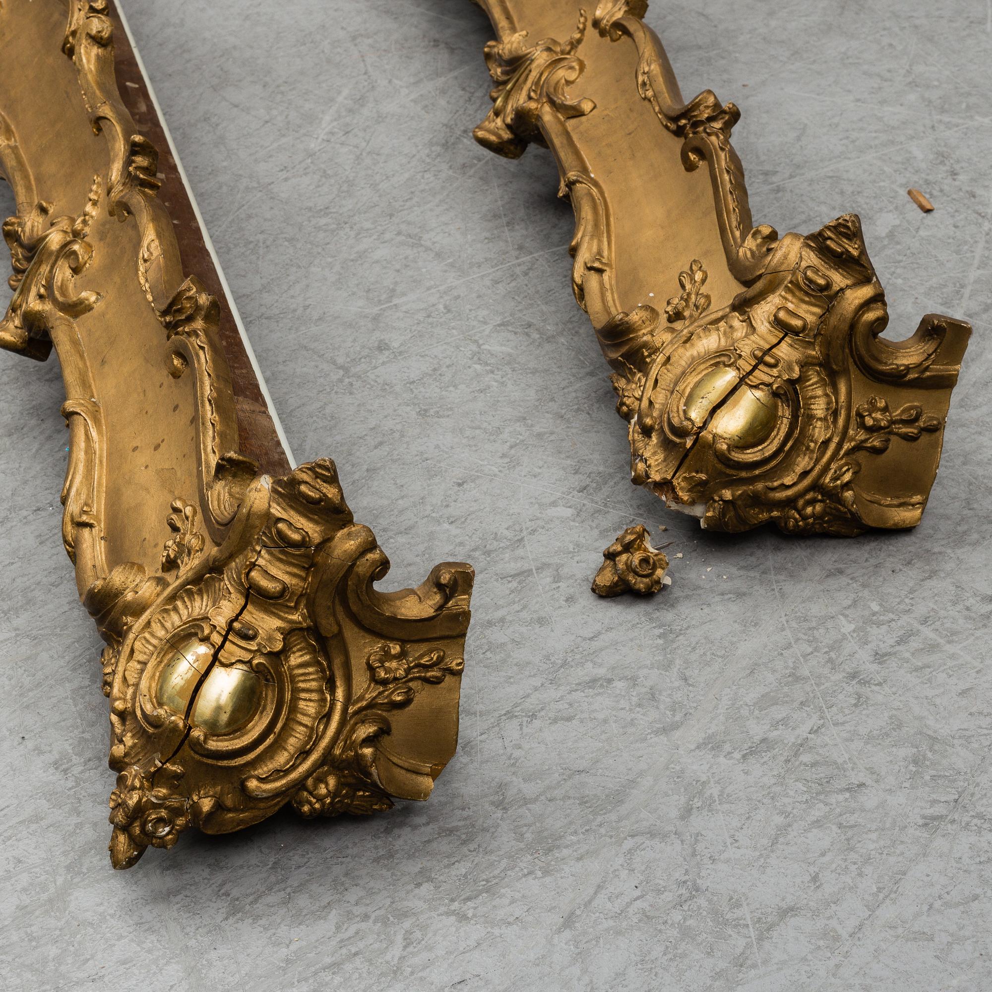 A pair of mid-19th-century rococo revival cornices. - Bukowskis