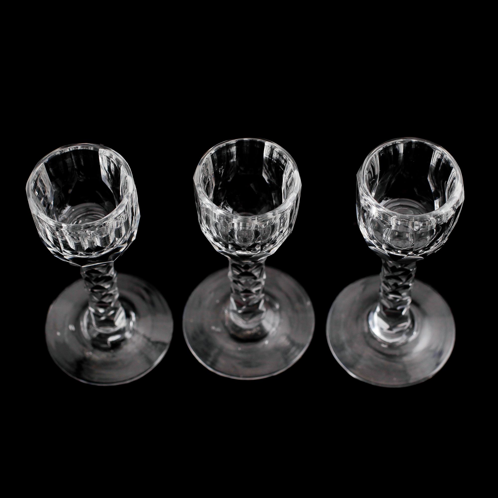 LIKÖRGLAS, 10 st snarlika, 1800-/1900-tal.