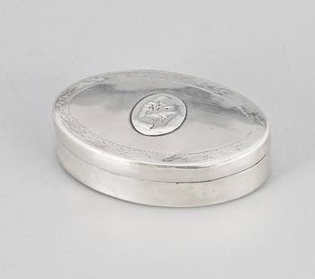 DOSA, silver, Johan Petter Hjulström Västerås 1838. Vikt ca 42 gram.