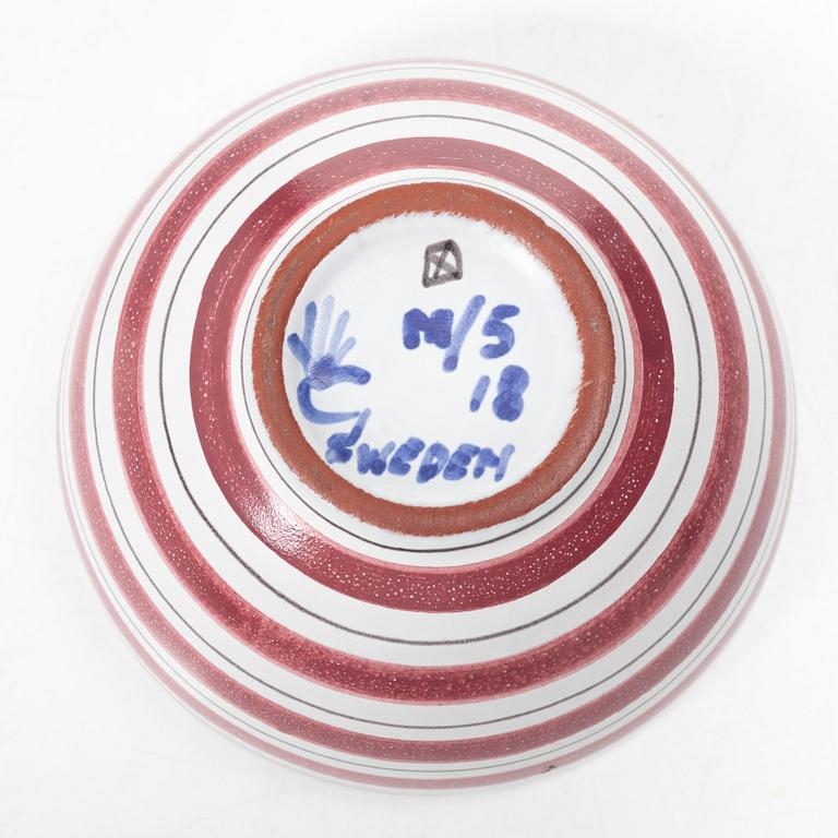 Stig Lindberg, A bowl with lid and dishes, 2 pcs, faience, Gustavsberg studio.