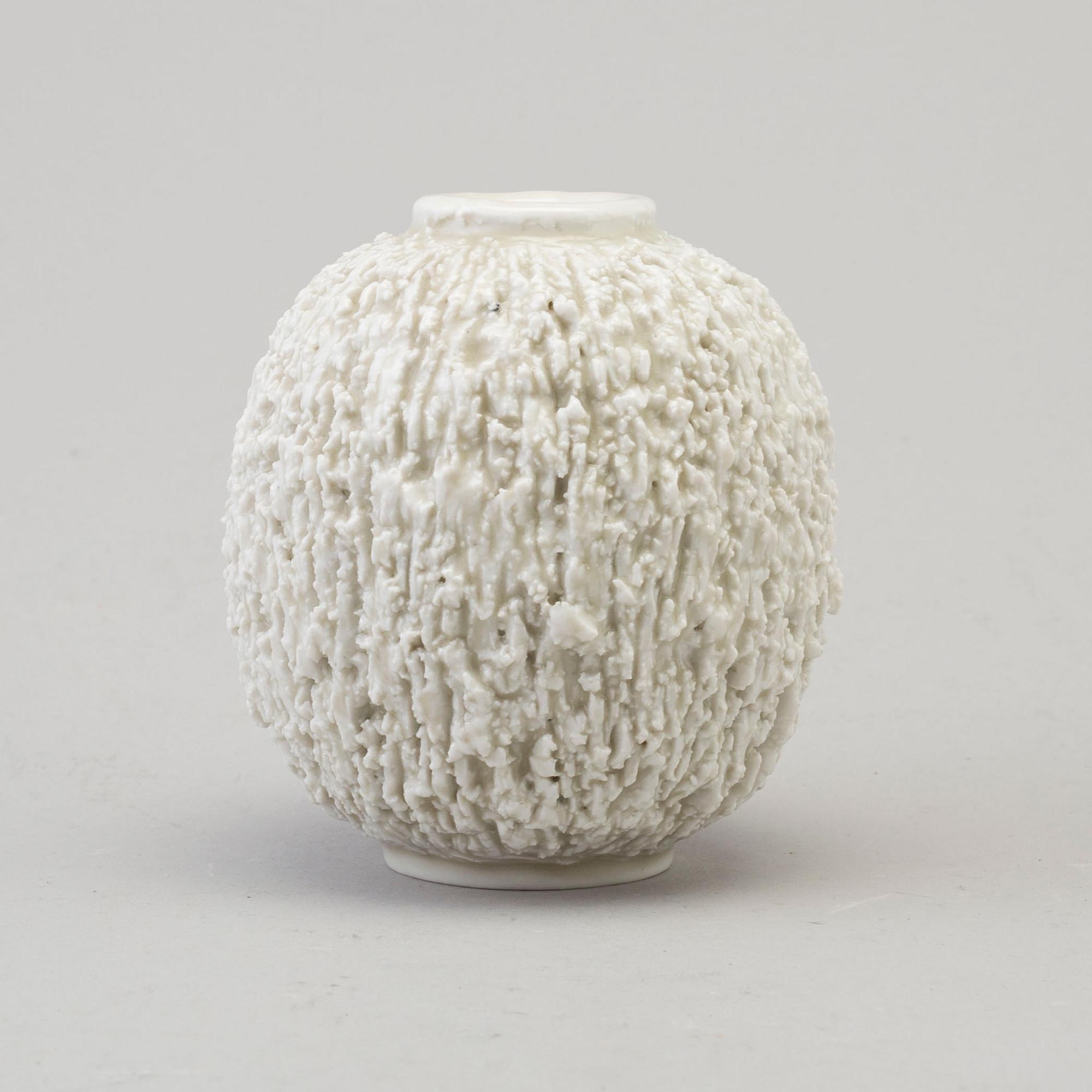 GUNNAR NYLUND, vas, stoneware, signed, Rörstrand, second half of the 20th century.