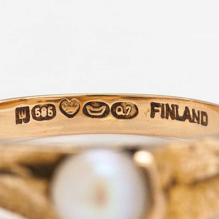 Björn Weckström, A 14K gold and cultured pearl ring "Polar spring". Lapponia 1969.