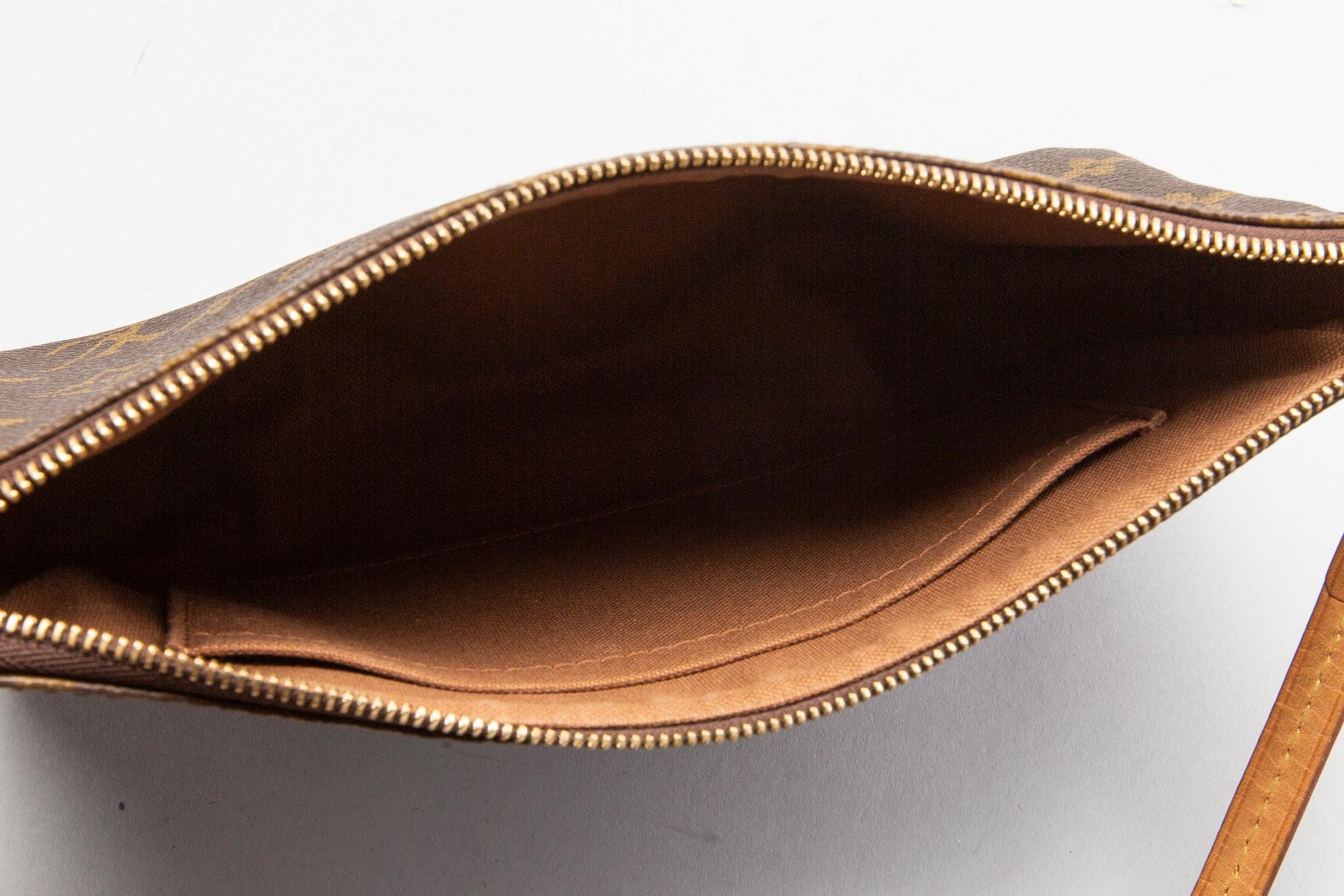 LOUIS VUITTON, pouch och plånbok.