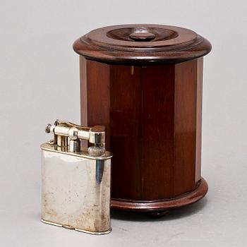 TÄNDARE samt TOBAKSBURK, Dunhill, England, 1900-tal.