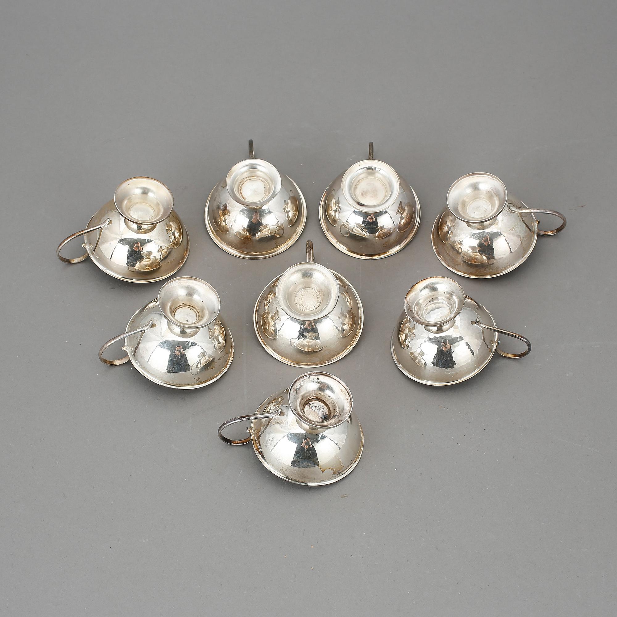 PUNSCHKOPPAR silver. 8 st. Bl a K & EC, Göteborg, 1940. Total vikt ca 240 g.