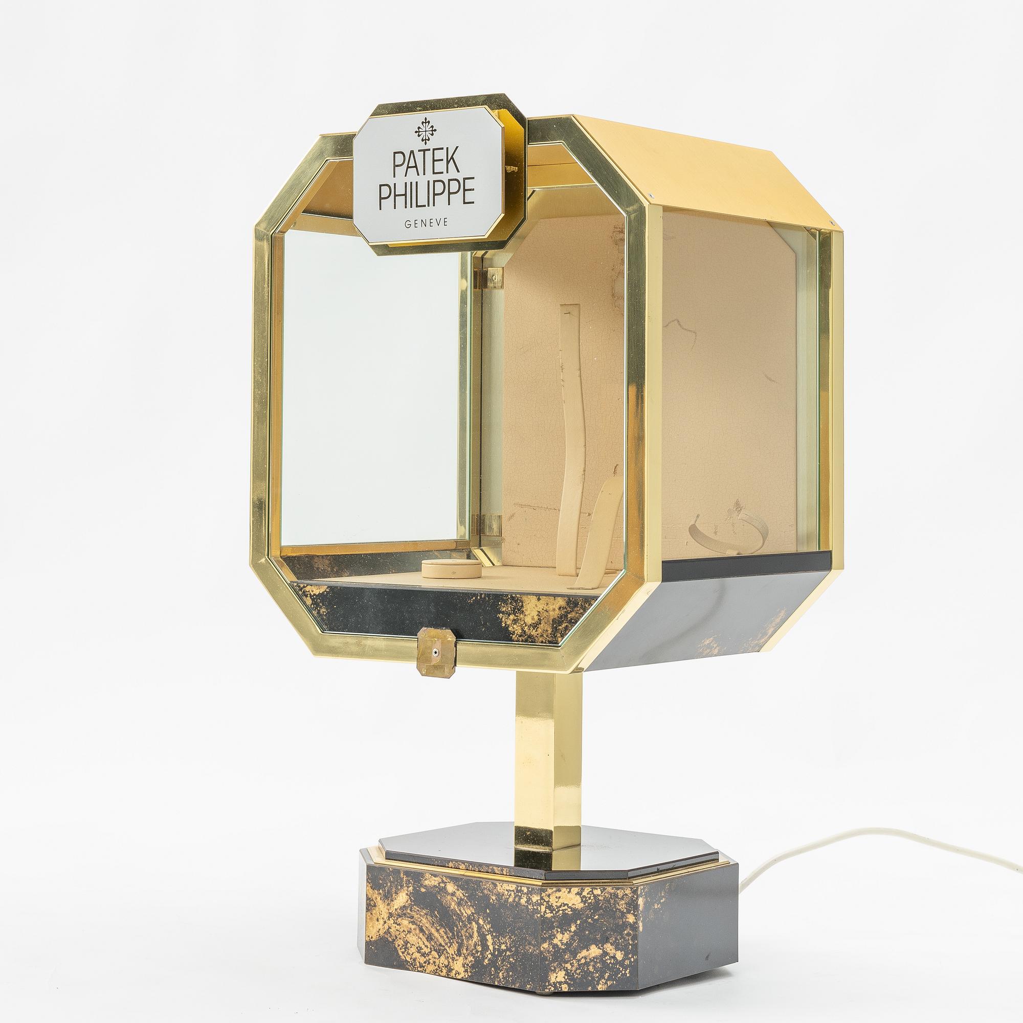 Patek Philippe, display case, 69 x 39 x 30 cm.