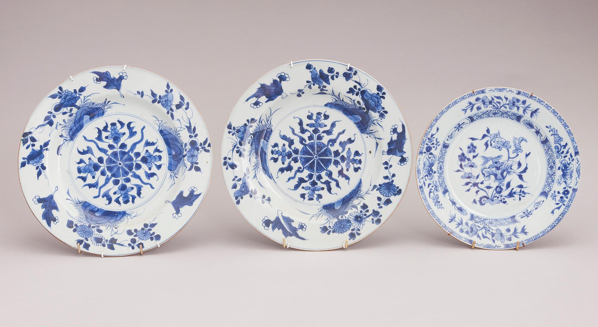 LAUTASIA, 4 kpl, Kiina, ja MALJA, Japani, posliinia, 1700-luku.