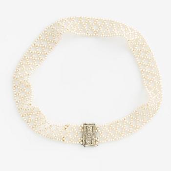 A seed pearl necklace and bracelet.