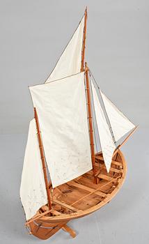 MODELLBÅT, "Kåg", Lars Härngren, Särö, monogramsignerad och daterad 1985.