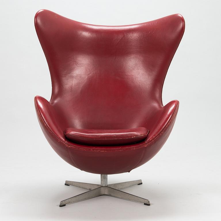 Arne Jacobsen, nojatuoli "Ägget/ The Egg Chair", Arne Jacobsen, Fritz Hansen, Tanska 2003l.