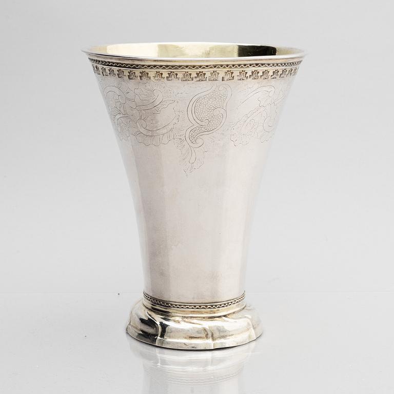 Carl Fahlberg, bägare, delvis förgyllt silver, Uppsala 1760. Rokoko.
