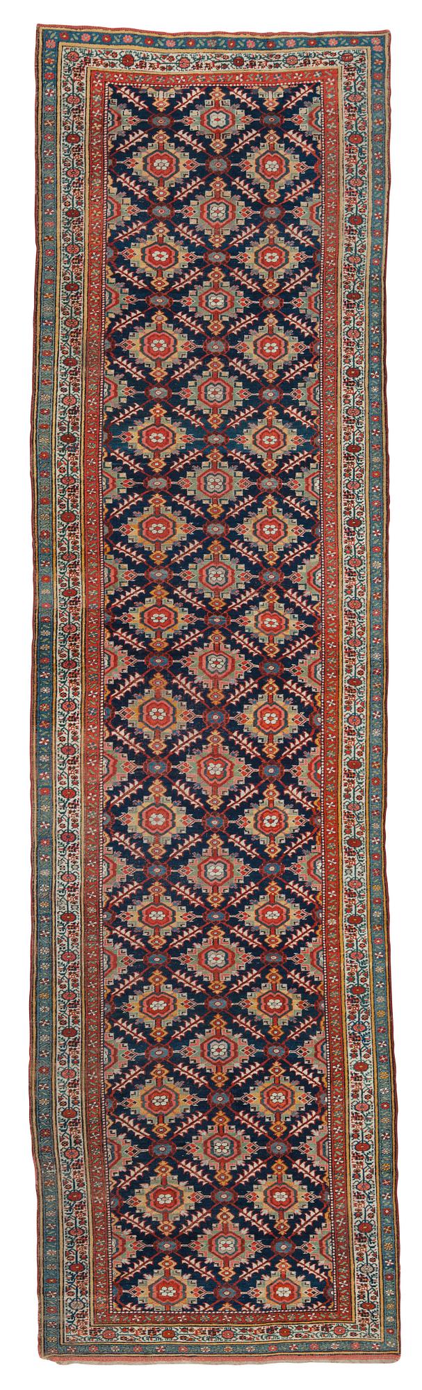 GALLERIMATTA. Antik/semiantik Bidjar. 525,5 x 141 cm (samt några cm slätväv på varje sida).