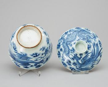A blue and white bowl with cover, late Qing dynasty.