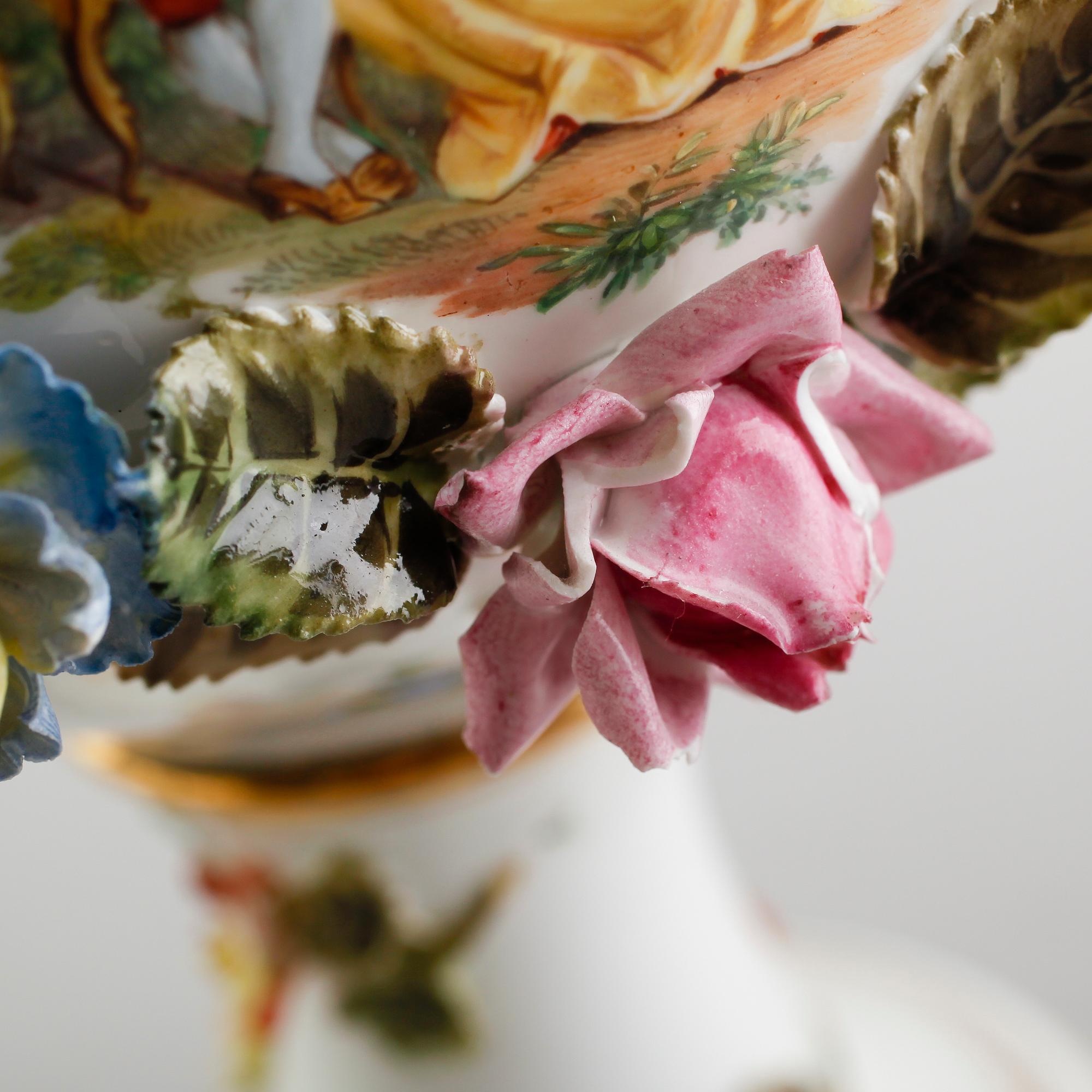 URNA, porslin, 1900-talets första hälft.