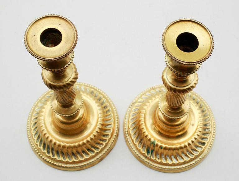 LJUSSTAKAR, 1 par, mässing, rokoko, 1700-tal.