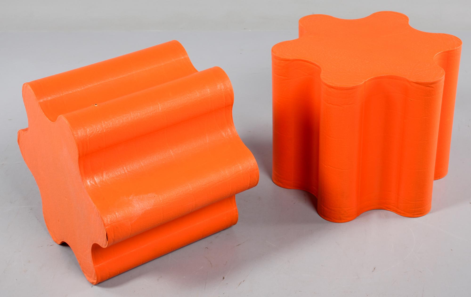 SITTPUFFAR, 2 st, 1900-talets andra hälft.