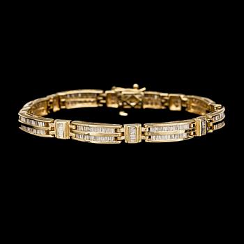 28. BRACELET, baguette cut diamonds, tot. app. 3.5 cts.