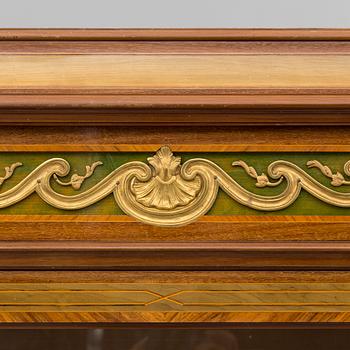A DISPLAY CABINET, gustavian style, signed with label: "Gustaf L Sahlholm Snickare i Stockholm 25/5 1910".