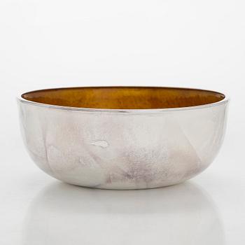 A. Tillander, skål, sterlingsilver och emalj. Helsingfors 2005.