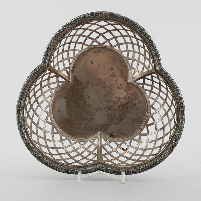 SKÅL, silver 800, Tyskland, 1900-talets första hälft. Vikt ca 406 gram.