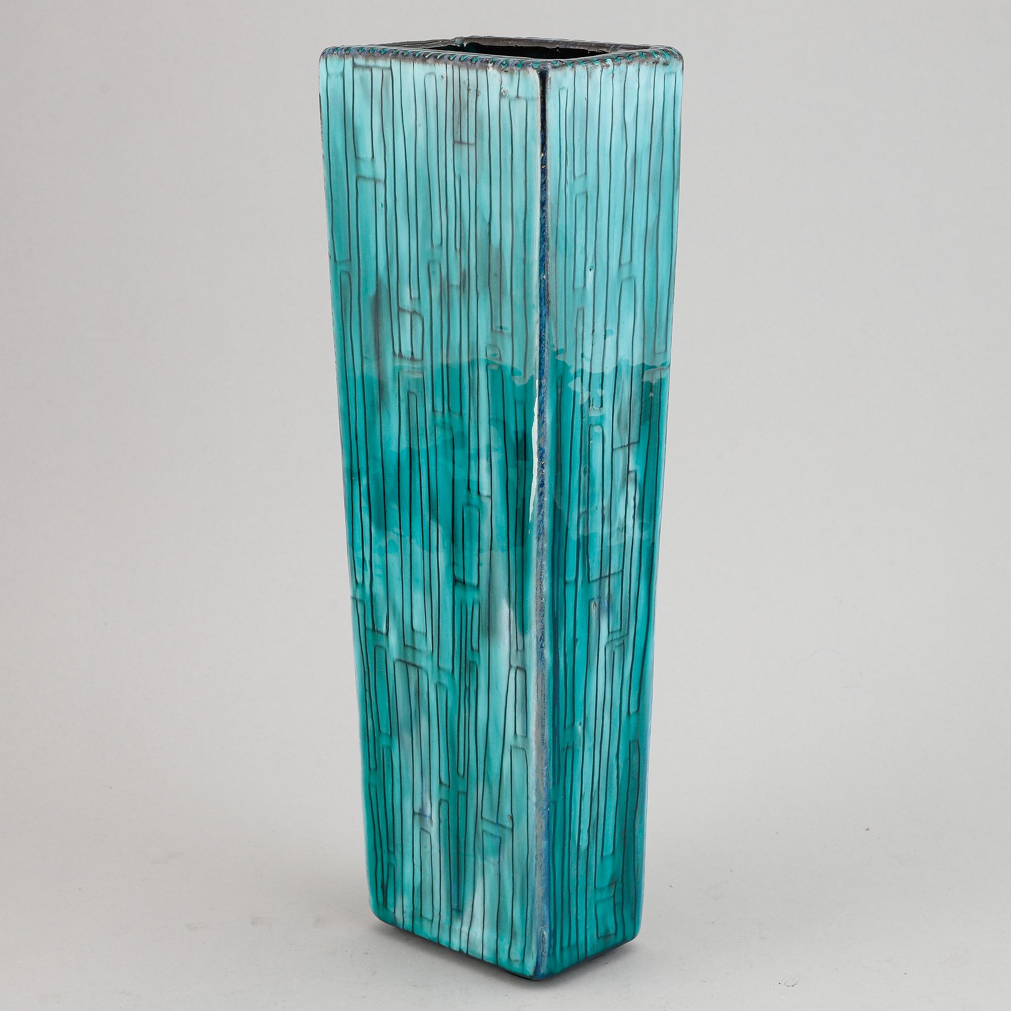 Taisto Kaasinen, vase, Upsala Ekeby, signed.