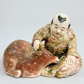 FIGURIN, porslin, Satsuma, Japan tidigt 1900-tal.