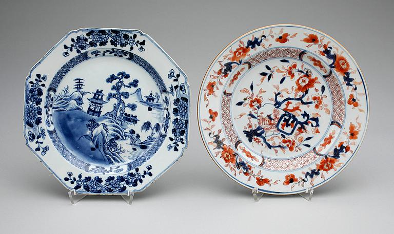 TALLRIKAR, 2 st, porslin, Kina, Qianlong, 1736-1796.