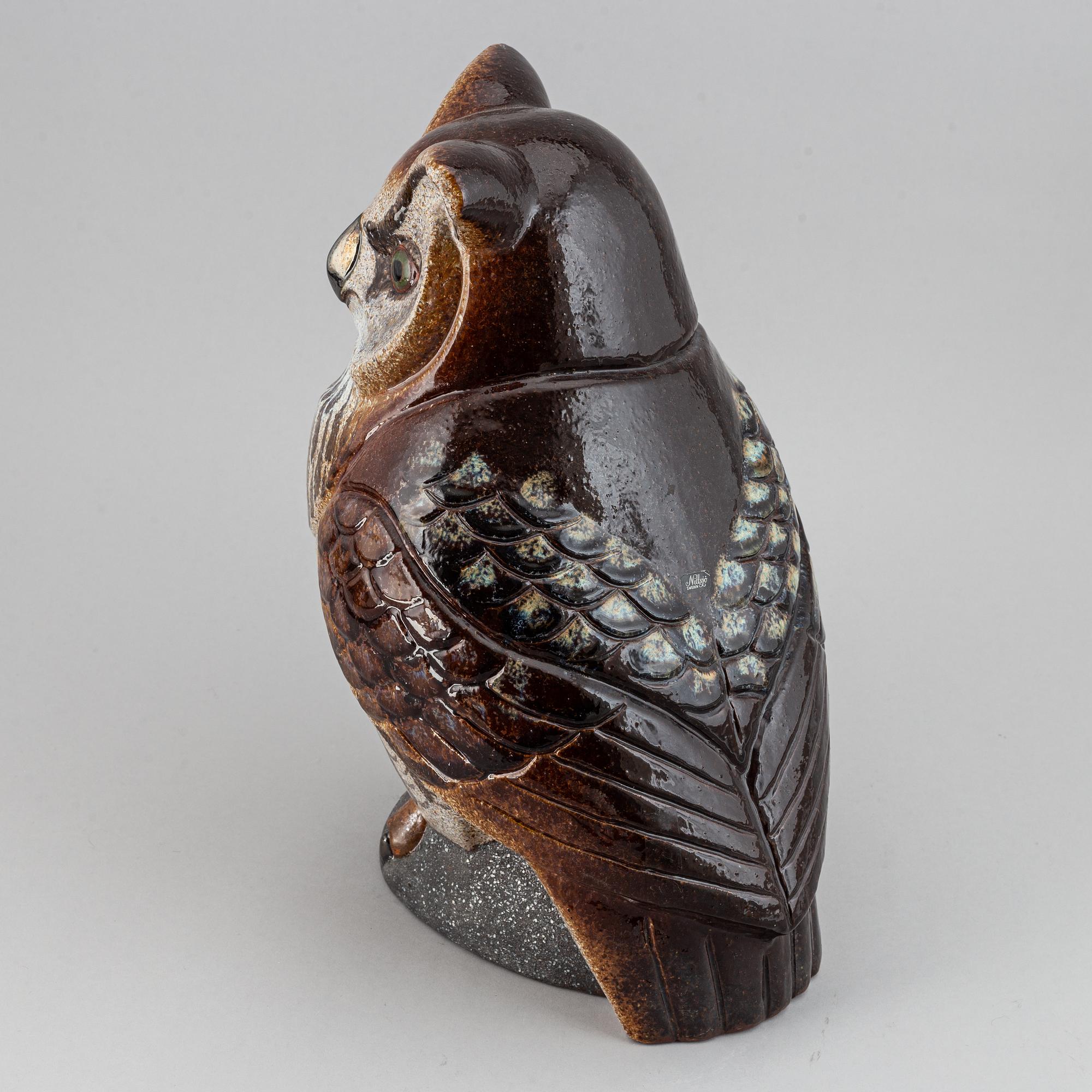 Thomas Hellström, a ceramic sculpture of an owl, for Nittsjö.