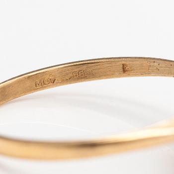 A 14K gold ring with a sapphire and a diamonds ca. 0.10 ct in total.