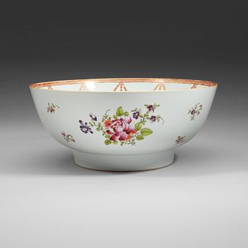 270. A famille rose punch bowl, Qing dynasty, Qianlong (1736-95).