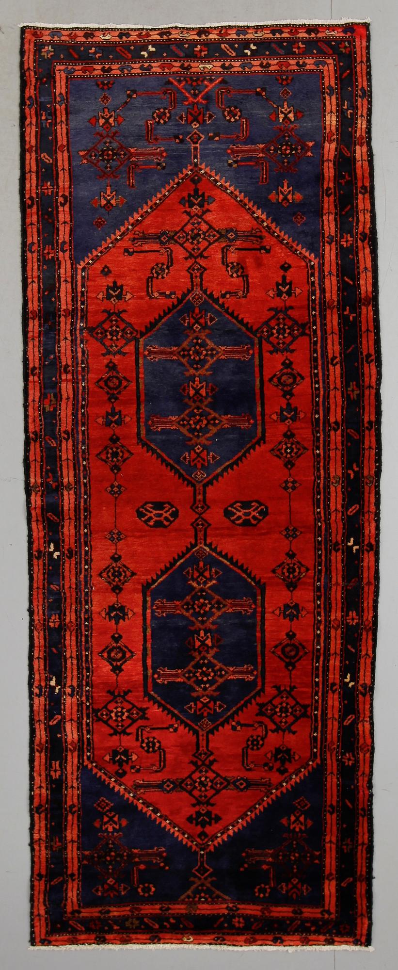 MATTA, Hamadan, ca 290 x 110 cm.