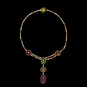 257. NECKLACE, cabochon cut tourmalines in diffrent coloures and brillliant cut diamonds.
