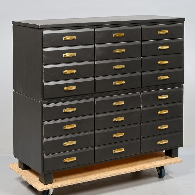 APOTEKSSKÅP, 1900-talets andra hälft.