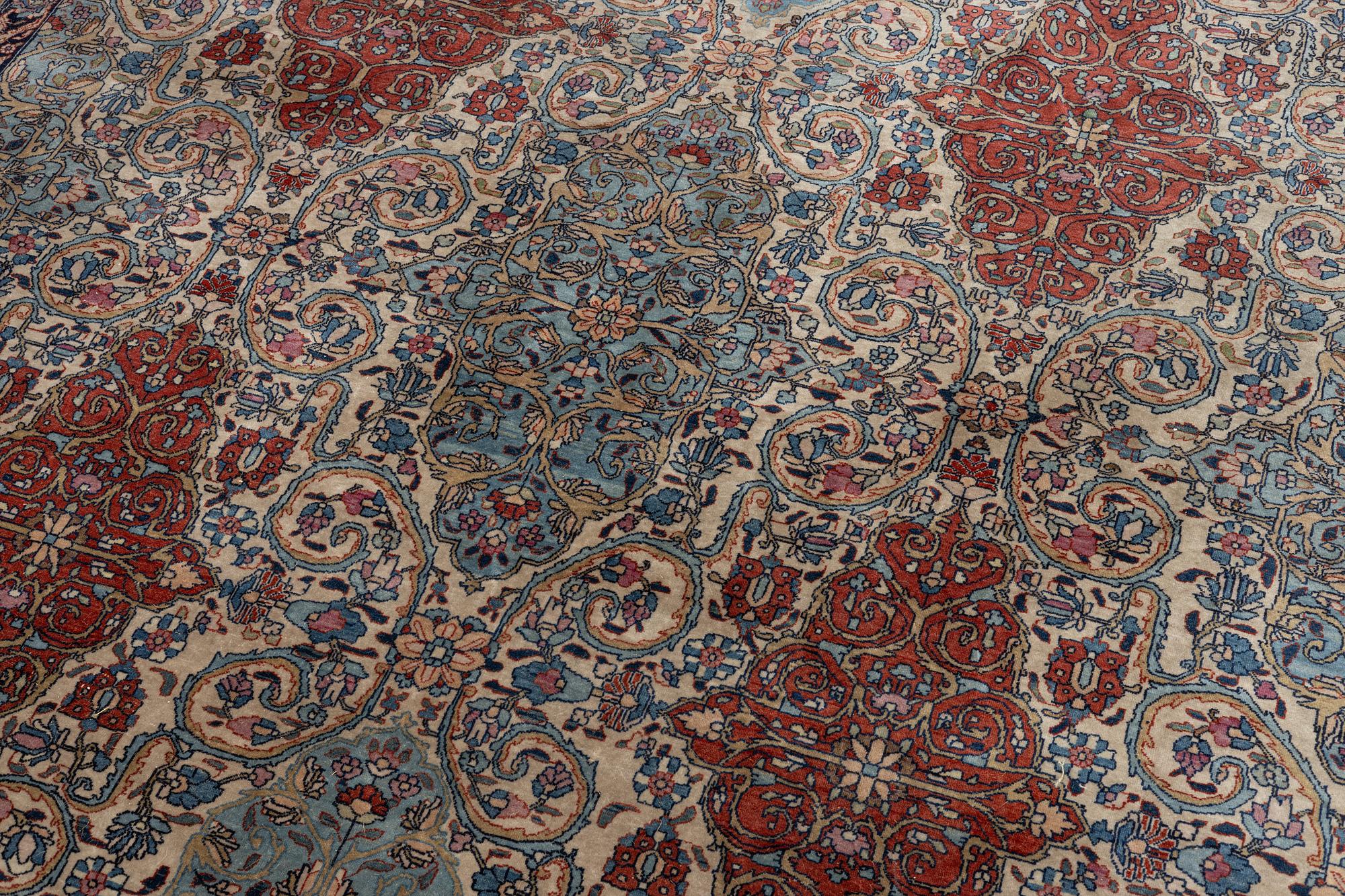 Matta, Täbris, antik, ca 353 x 268 cm.