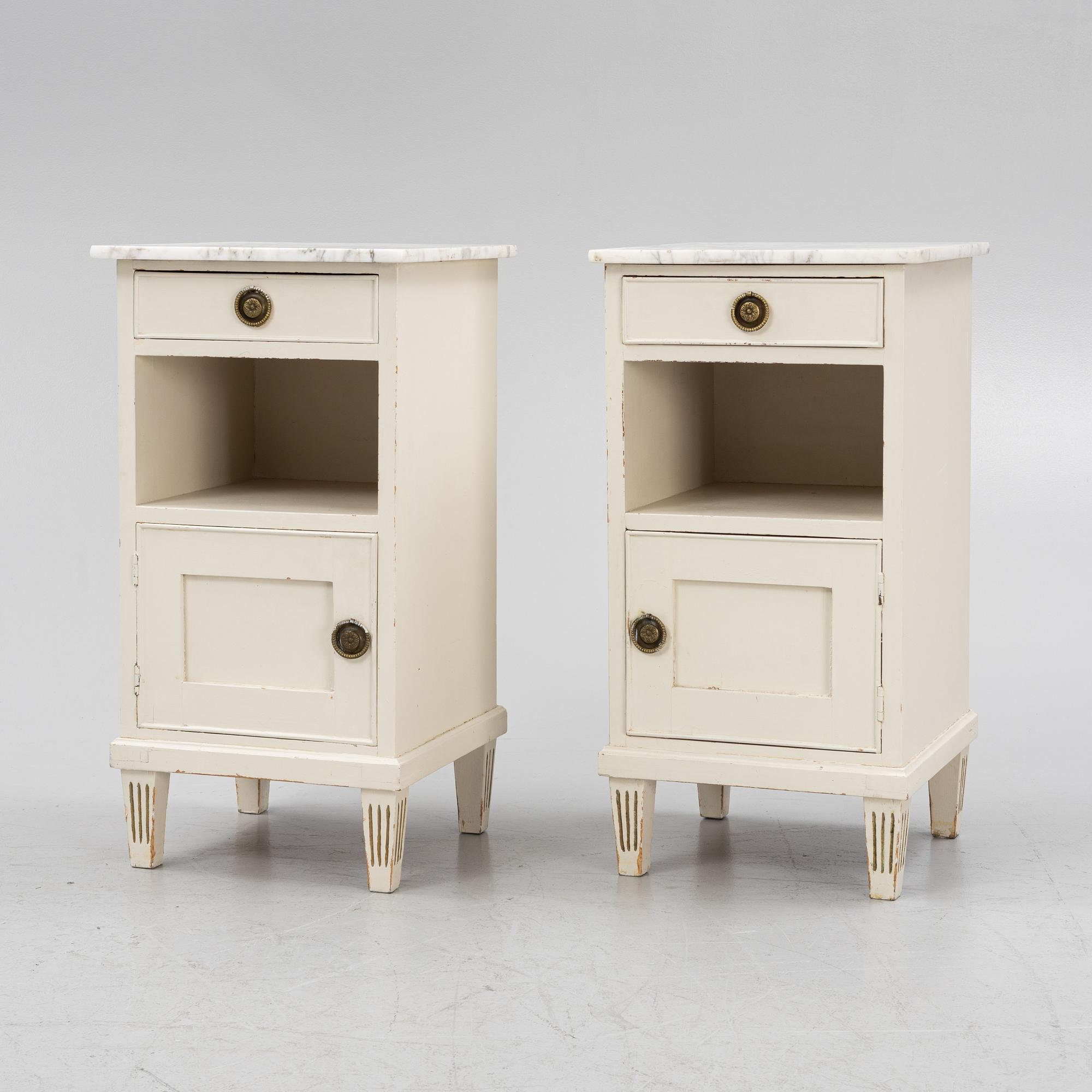 Sängbord, ett par, gustaviansk stil, tidigt 1900-tal.