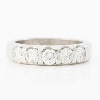 Half eternity ring in 14K white gold set with brilliant-cut diamonds.