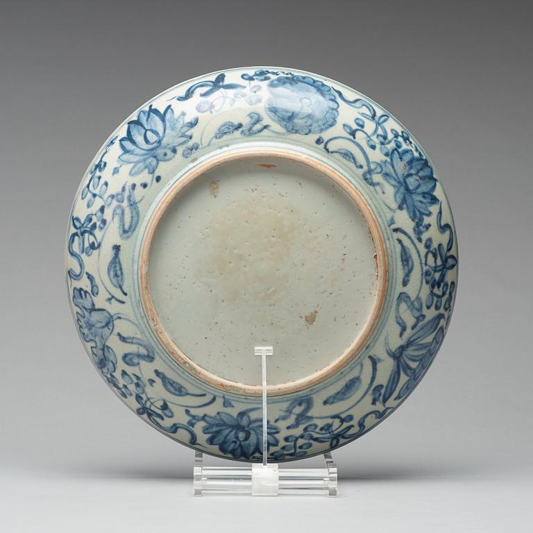 A blue and white dish, Ming dynasty (1368-1644).
